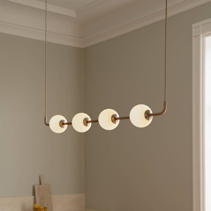 UMAGE LED hanglamp Audrey LINEAR, messing, 118 cm 4-lamps.