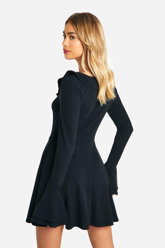 boohoo Dames Geribbelde smockjurk met flare mouwen | Black | Maat: 8
