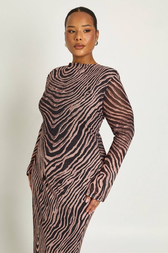 boohoo Dames Plus Zebra Schoudervulling Midaxi Jurk | Black | Maat: 16