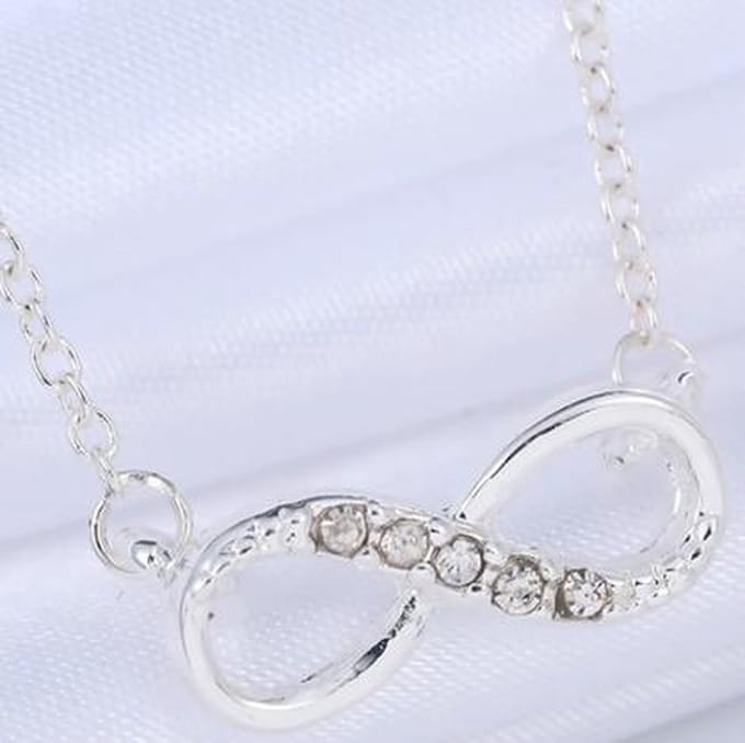 Ketting met oneindig liefdes symbool (infinity) zilverkleurig