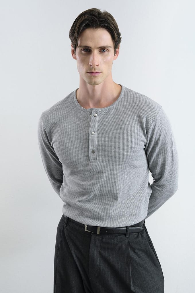 Comfort Fit Knop Kraag Lange Mouw T-shirt