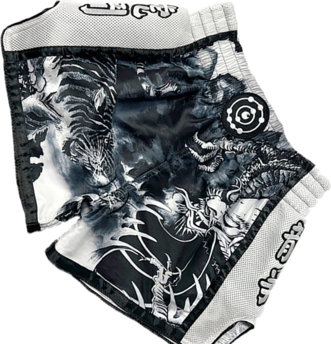 Fluory Muay Thai Shorts "Tiger vs Dragon" Zwart Wit - M