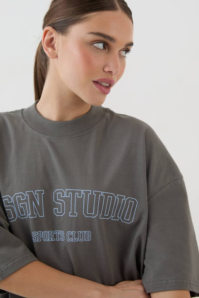 Dames Dsgn Studio Sports Club Zwaargewicht Oversized T-shirt | Houtskool | Maat: Medium