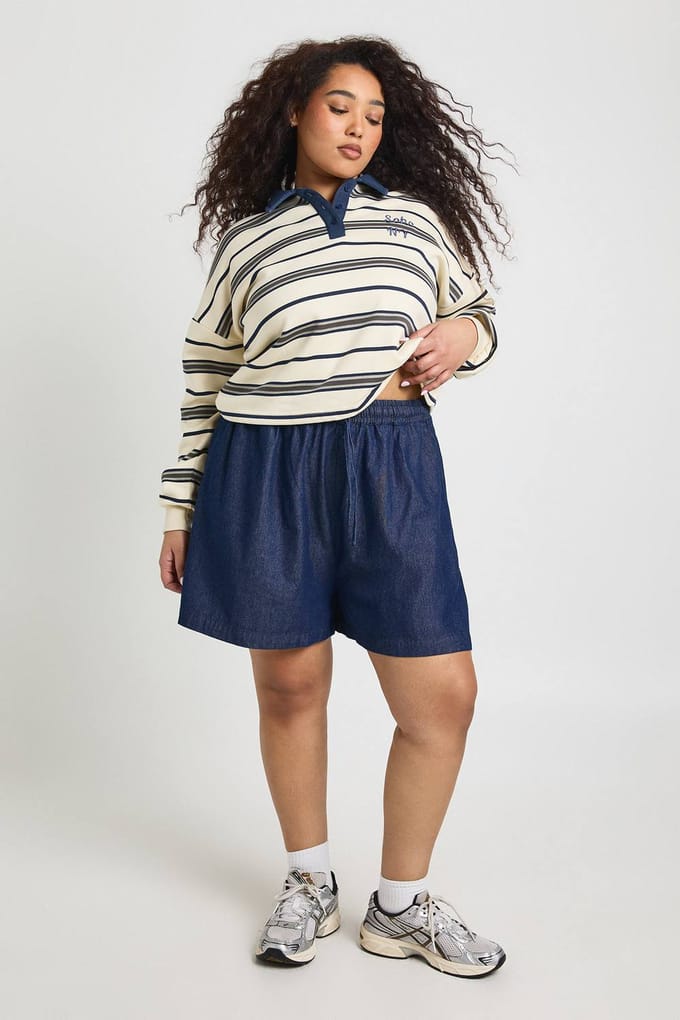 boohoo Dames Plus Chambray Boxy Flippy Short | Indigo | Maat: 44
