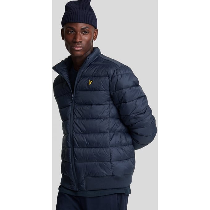 Donker marineblauw gewatteerd jack met trechterhals van Lyle & Scott