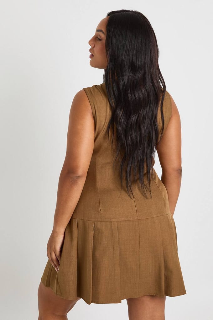 boohoo Dames Plus Geweven Met Knoopsluiting Geplooide Skaterjurk | Brown | Maat: 16