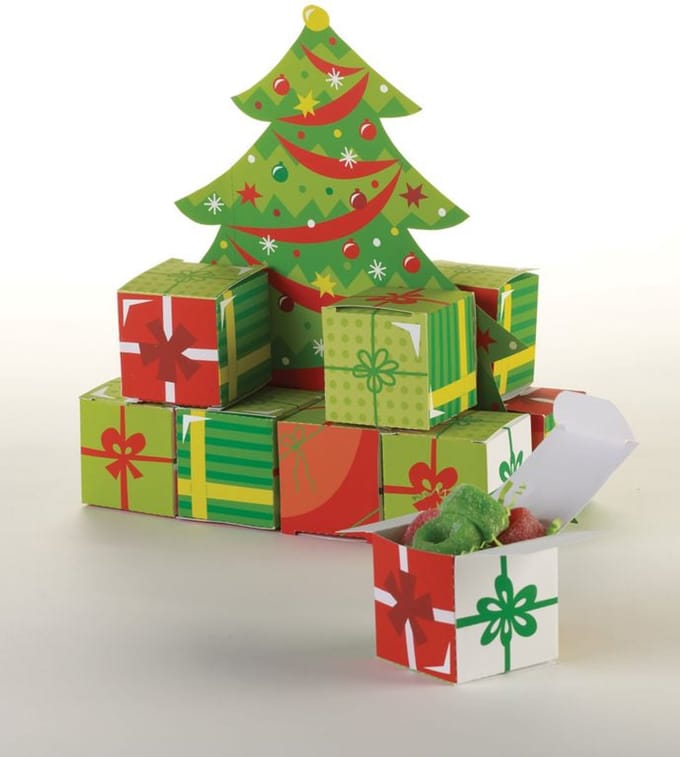 DIY kerstboomtafeldisplay met 12 geschenkdozen 28x40cm
