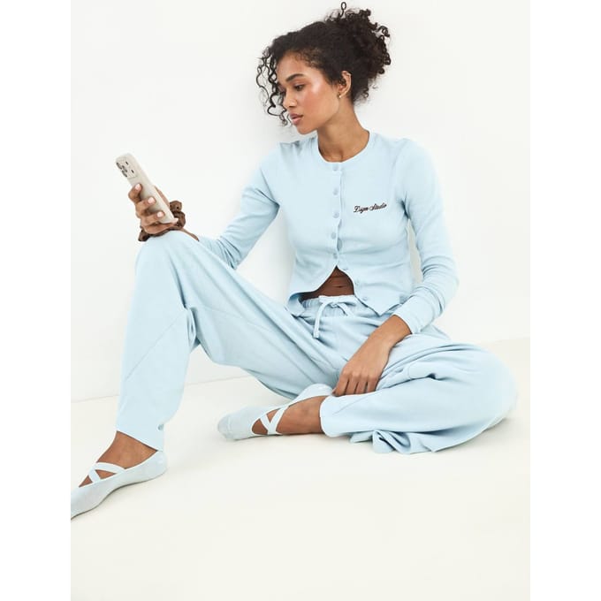 Dames Dsgn Studio Geribbelde Script Borduurwerk Doorknoop Lange Mouw Top | Light Blue | Maat: 2XL
