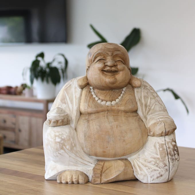 Boeddha Beeld Happy - Whitewash - Handgesneden - Suar Hout - 30x40x30cm