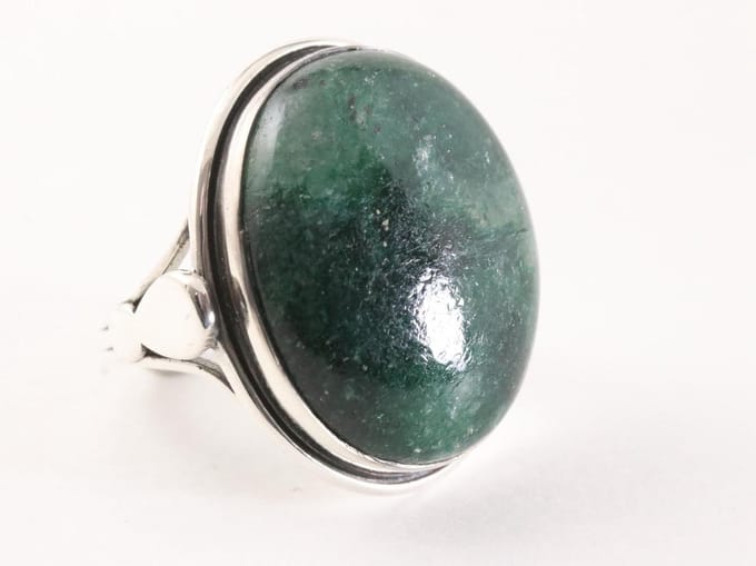 Grote ovale zilveren ring met groene aventurijn - maat 19