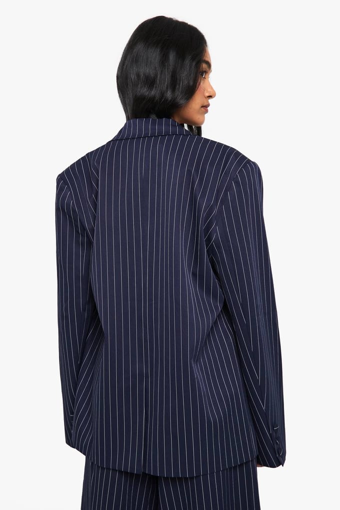 boohoo Dames Fijn gestreepte dubbelrevers oversized getailleerde blazer | Marineblauw | Maat: 42