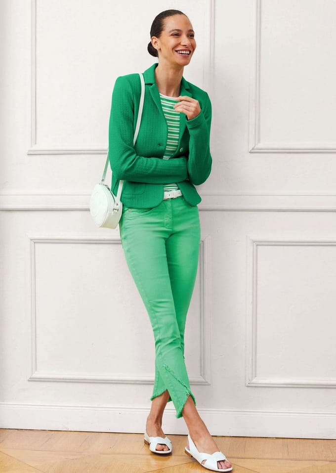 MADELEINE Jersey Blazer Korte jersey blazer met modieuze structuur
