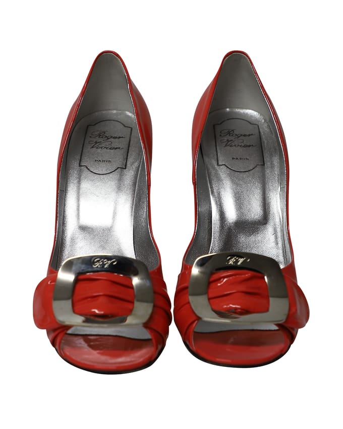Roger Vivier Spuntata Gigi Pumps in Koraal Glanzend Leder