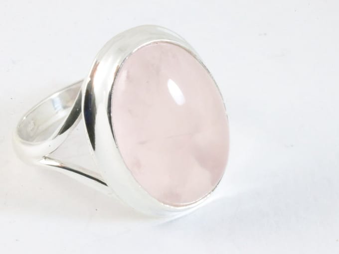 Hoogglans zilveren ring met rozenkwarts - maat 16