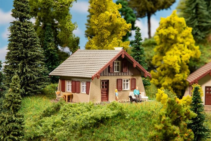Faller - 1/87 KLEIN CHALET (4/24) * - modelbouwsets, hobbybouwspeelgoed voor kinderen, modelverf en accessoires