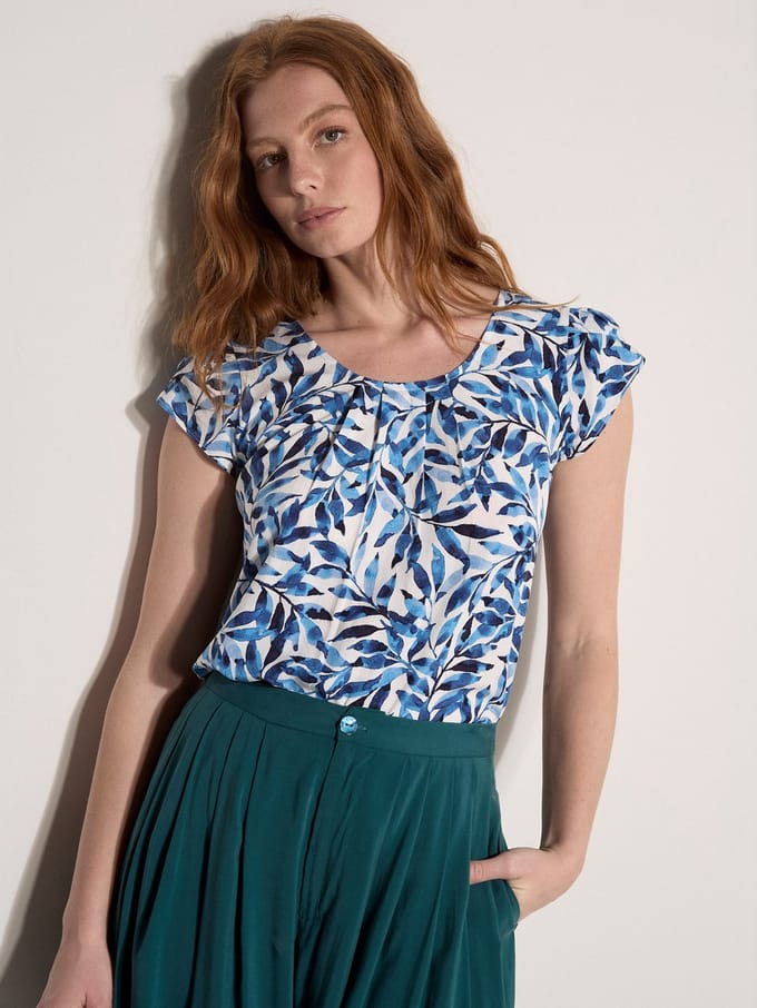 Top met tulpmouwen en bladprint