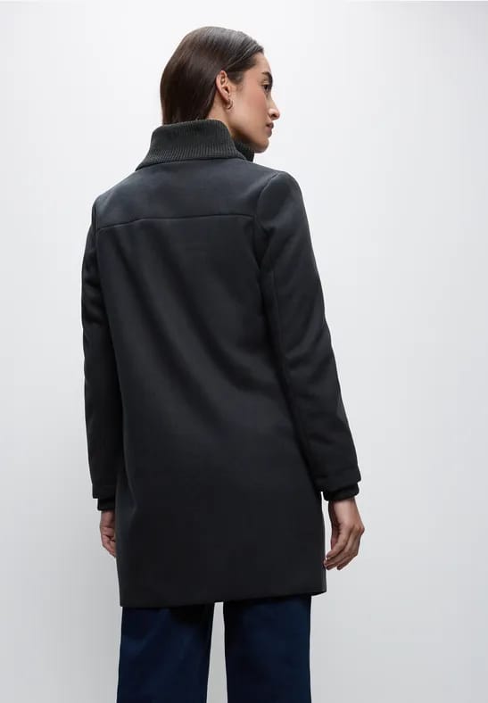 Jas met gebreide details