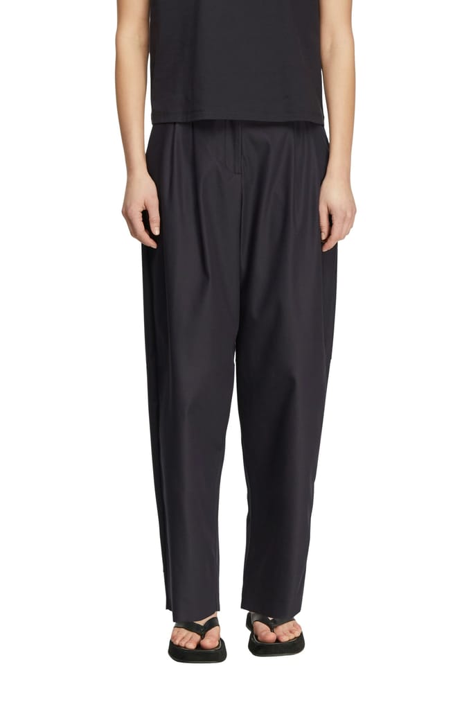 Vrouwelijke taille mi-haute flattering broek met moderne enkel lengte COMMA