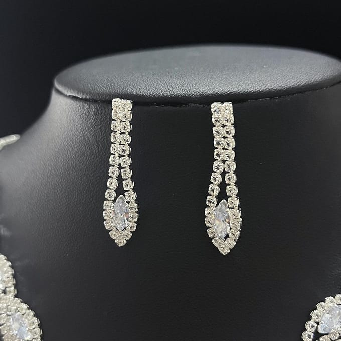Ensemble de boucles d'oreilles et collier pour robe de mariée, accessoires de dîner élégants en œil de cheval argenté