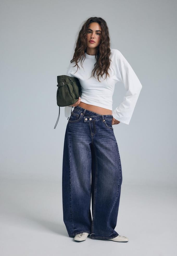 Stradivarius Baggy jeans met gekruiste taille  MIDDENBLAUWE DENIM WASSING 42