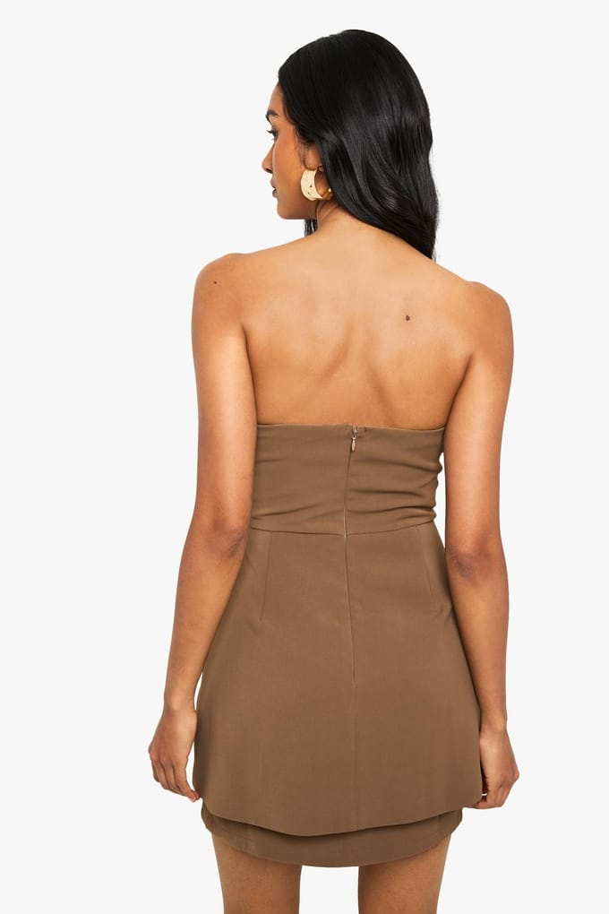 boohoo Dames Op maat gemaakte geplooide A-lijn mini-jurk | Mokka | Maat: 44