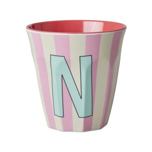 Rice melamine beker medium gestreept letter n, roze