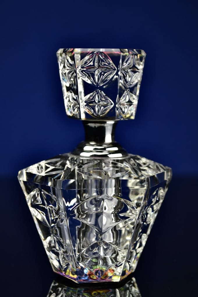 Luxe Kristallen Parfumfles – Klassiek en Elegant Design