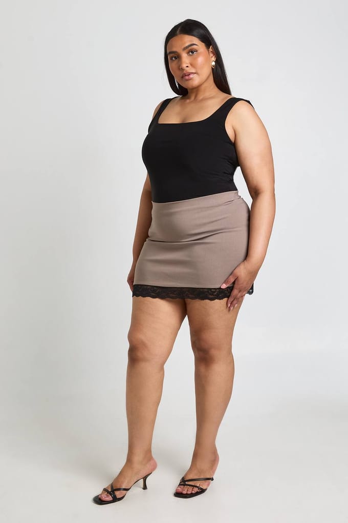 boohoo Dames Plus Bengaline Minirok Met Contrasterende Kanten Afwerking | Mocha | Maat: 18
