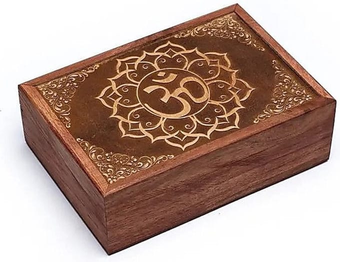 Tarotdoos OM gegraveerd - 17.5x13x6.5 - Hout