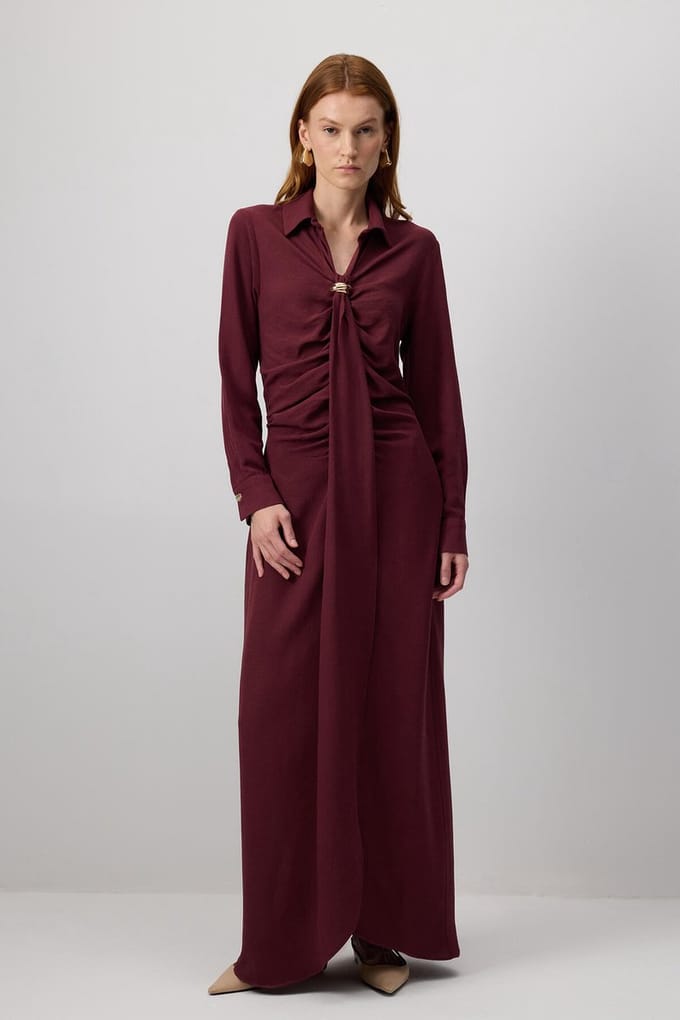 Touché Privé - Geplooide jurk met broche - Bordeaux - Dames