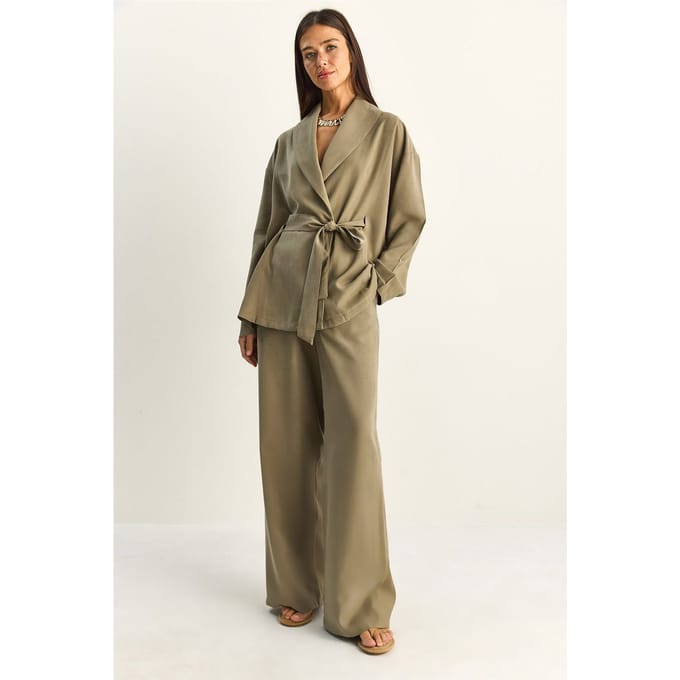 Hoge taille set met strikdetail en sjaalkraag