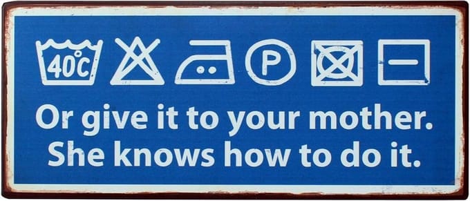 Tekstbord: Or give it to your mother. She knows how to do it. (wasinstructies)