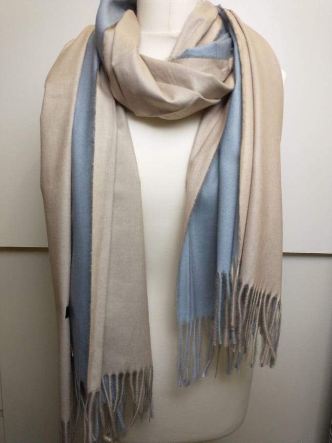 Lange warme dames sjaal Marielle effen beige lichtgrijs