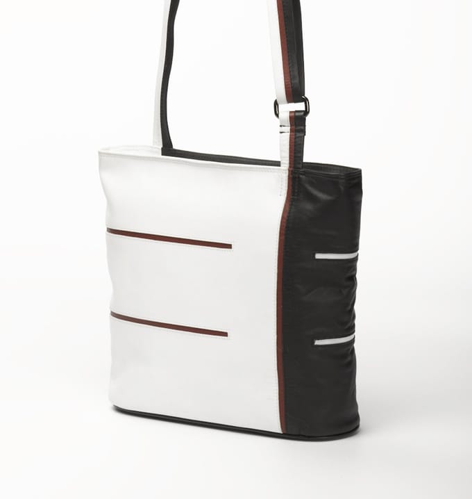 Leren schoudertas Helsinki square zwart, wit, donkerrood
