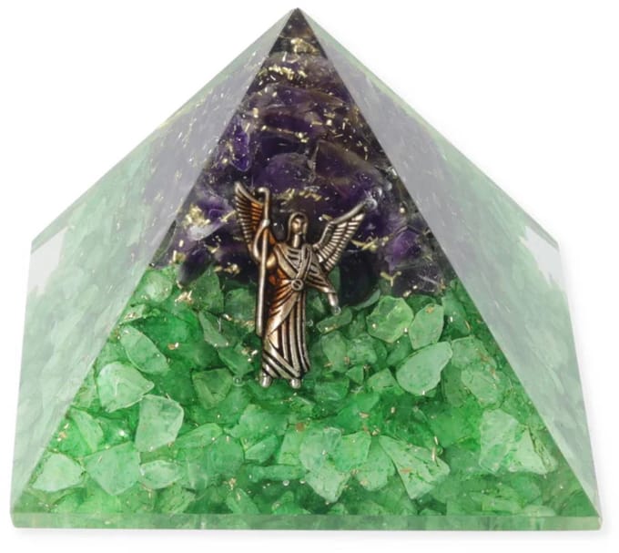 Orgoniet piramide peridoot en amethist met engel Rafaël – 7 cm x 7 cm x 6 cm