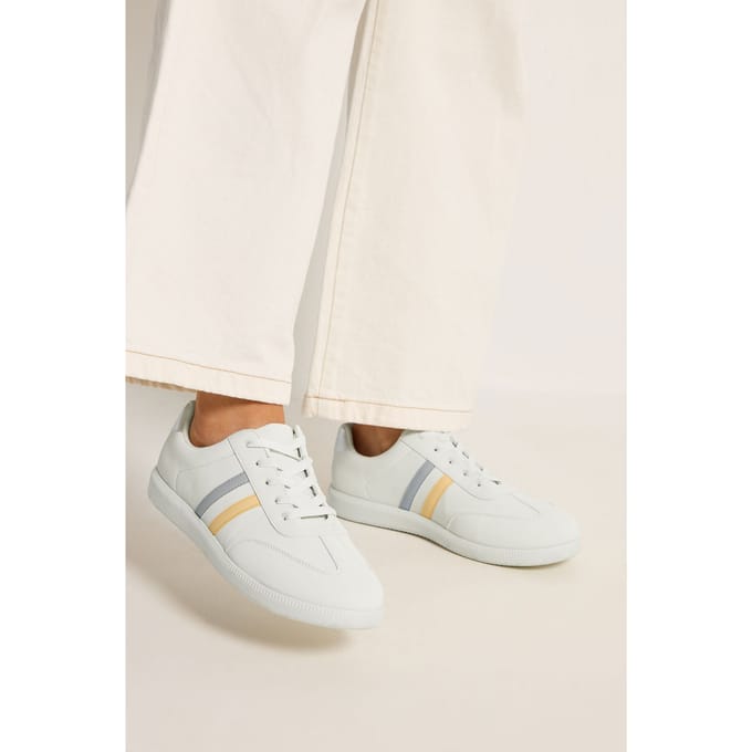 Yours Wit En Gele Retro Sneakers Met Strepen In Extra Brede Eeepasvormsize 37EEE