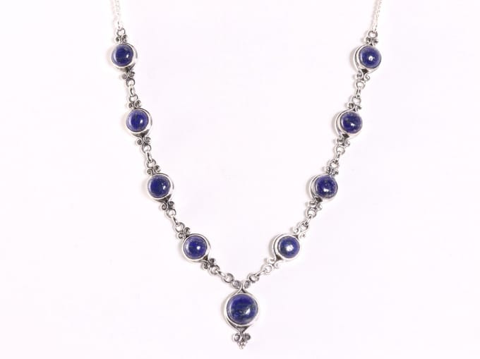 Bewerkte zilveren ketting met lapis lazuli
