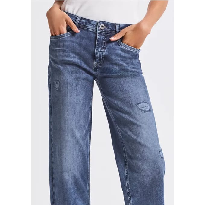 Straight Legs destroyed jeans
