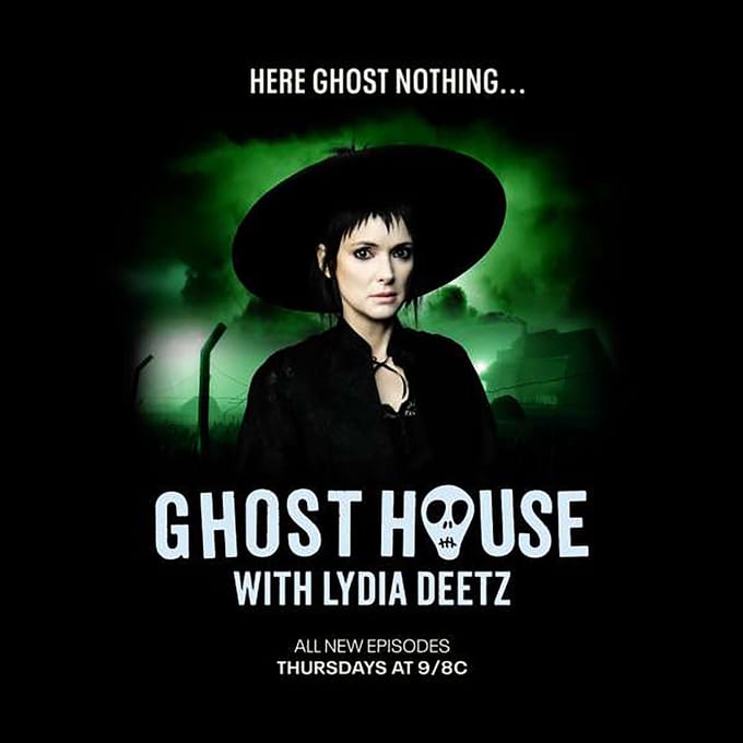 Beetlejuice Ghost House With Lydia Deetz Sweatshirt - Black - S