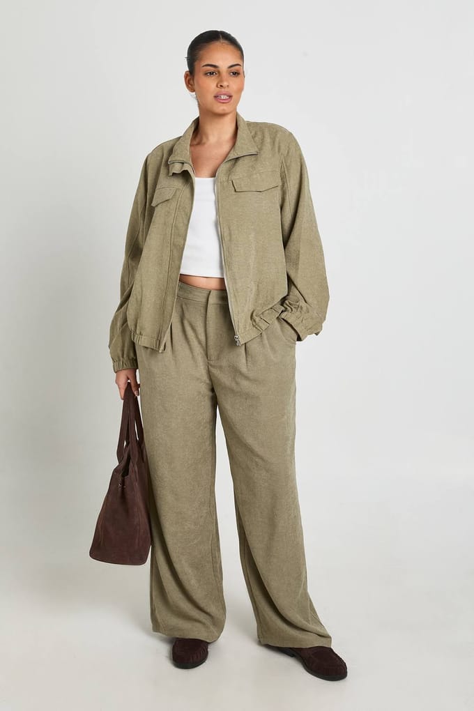 boohoo Dames Plus Geperste Wijde Pantalon Met Plooien | Kaki | Maat: 48