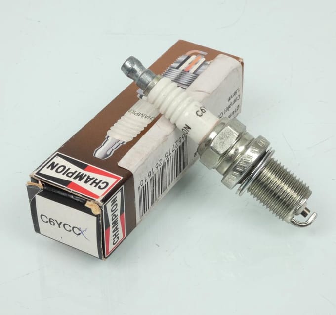 Bougie d'allumage Champion C6YCC pour moto Beta 250 Techno / BCP7ES Neuf