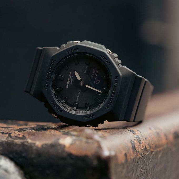 G-Shock GMA-P2100BB-1AER Small Classic Dames Horloge