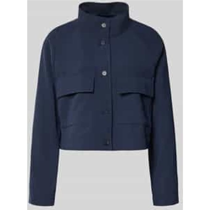 Relaxed fit korte blazer met klepzakken op de borst, model 'JOTANA'