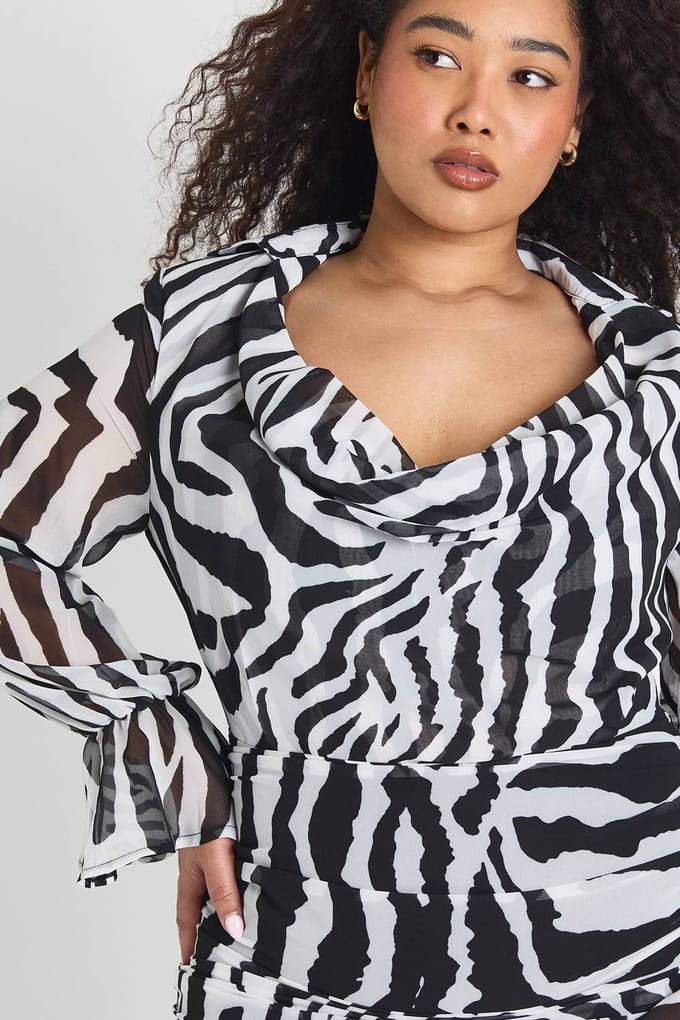 boohoo Dames Plus Zebraprint Chiffon Cowl Neck Hemdenjurk | Maat: 44