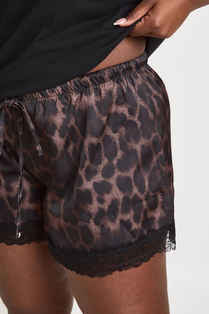 boohoo Dames Plus Geweven Luipaard Kant Wapperende Short | Zwart | Maat: 52