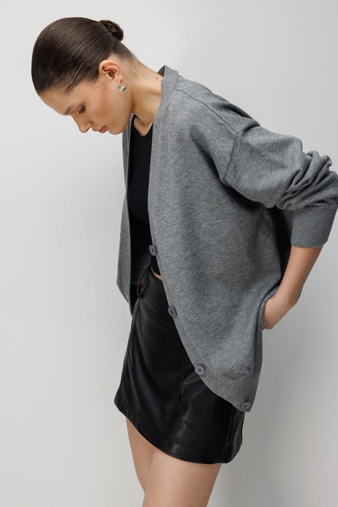 Lange Ribbels Breigarment Cardigan met V-hals en Knoopsluiting
