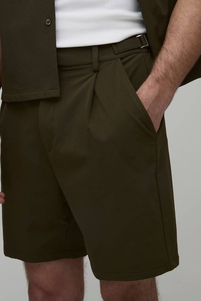 Slim Fit Technische Short Van Middellange Lengte | Khaki | Size Large