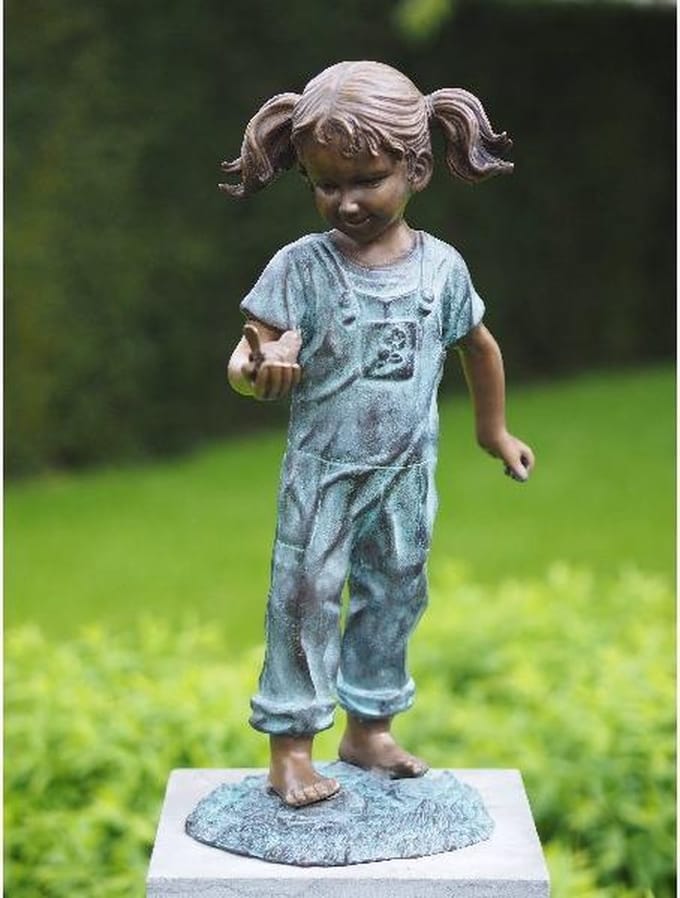 Tuinbeeld - bronzen beeld - Meisje met Vogel in Hand - Bronzartes - 50 cm hoog
