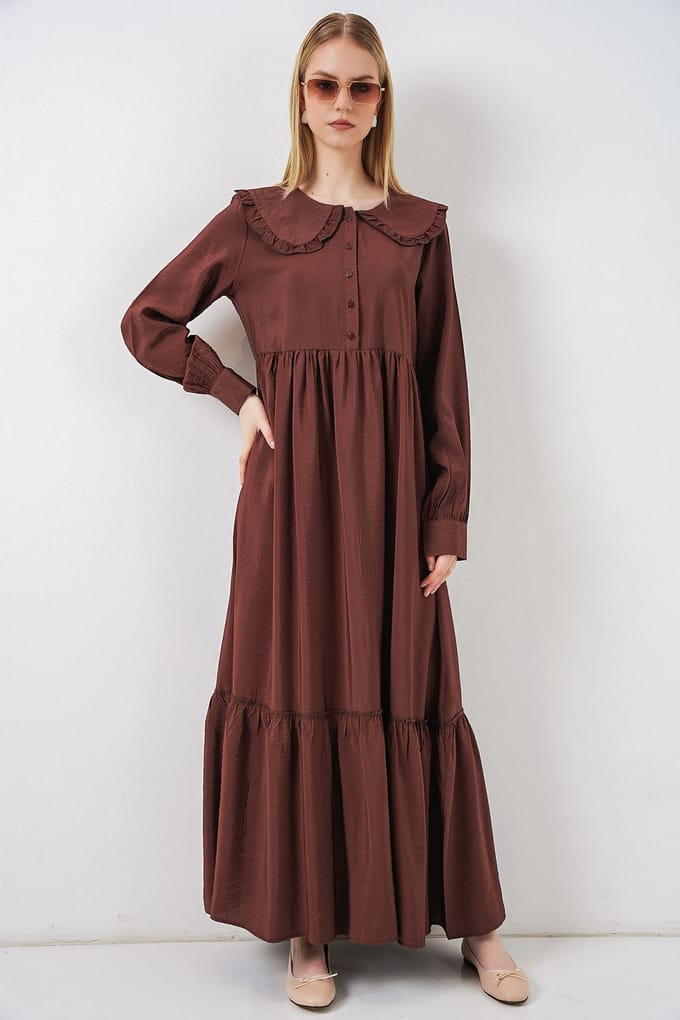Maxi-jurk met babykraag en knoopsluiting