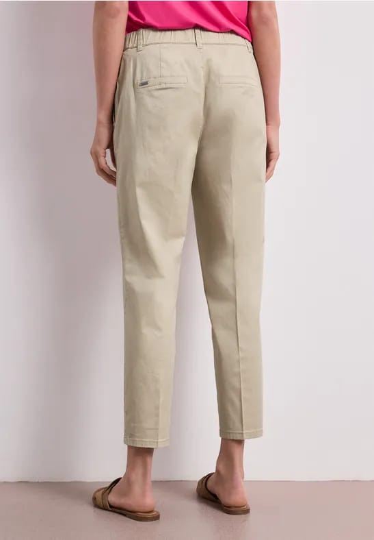 Casual fit chino's in een zachte stof